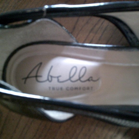 NWOT Abella Plaid Pointed-Toe Flats (7M) - Picture 3 of 7